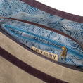 Laad de afbeelding in de Gallery-viewer, The Continental - Smell Proof Large Duffle