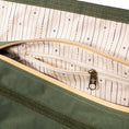 Laad de afbeelding in de Gallery-viewer, The Continental - Smell Proof Large Duffle