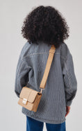 Laad de afbeelding in de Gallery-viewer, Citizen Hyde Lockable, Odor resistant Crossbody Bag
