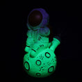Cargar la imagen en la vista de la galería, Astronaut Glow In The Dark Painted Glass Water Pipe - 6.75"
