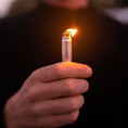 Laad de afbeelding in de Gallery-viewer, Smoke Honest StashLight - Doob Tube & Refillable Lighter

