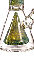 Laad de afbeelding in de Gallery-viewer, MK Glass Electroplated Engraved Pyramid Art Beaker
